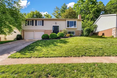 832 Country Stone Dr, Manchester, MO 63021