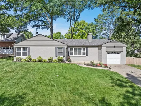 1333 Cheshire Ln, Webster Groves, MO 63119