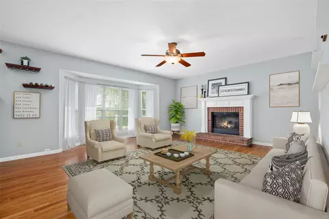 Living - 3 Chastain Ct, O'fallon, MO 63368 photo 6 of 10
