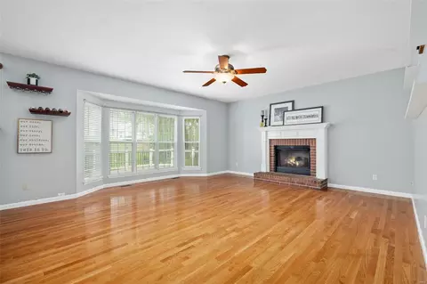 Living - 3 Chastain Ct, O'fallon, MO 63368 photo 5 of 10