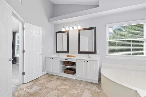 Bath - 3 Chastain Ct, O'fallon, MO 63368 photo 4 of 6