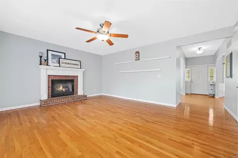 Living - 3 Chastain Ct, O'fallon, MO 63368 photo 8 of 10