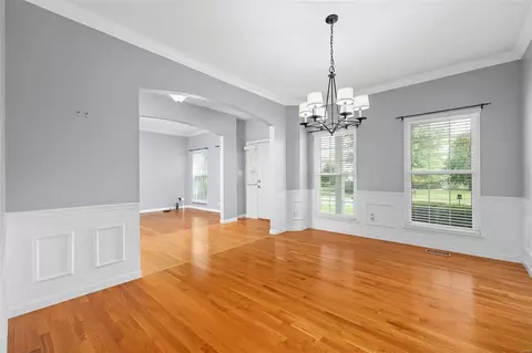 Living - 3 Chastain Ct, O'fallon, MO 63368 photo 3 of 10