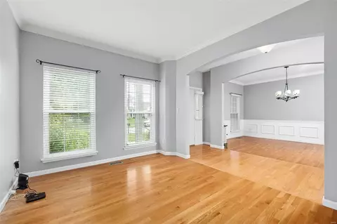 Living - 3 Chastain Ct, O'fallon, MO 63368 photo 2 of 10