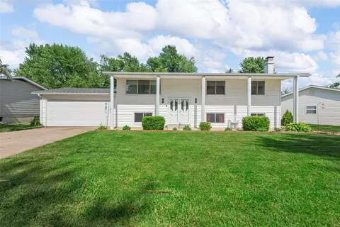 15 Chalin Dr, Saint Peters, MO 63376