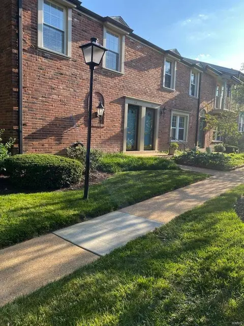 515 N Kirkwood Rd #1S, Saint Louis, MO 63122