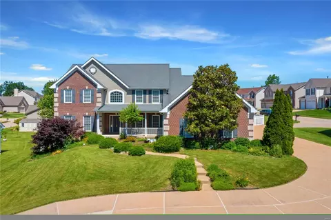 4979 Ambs Rd, Saint Louis, MO 63128