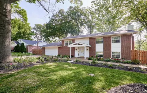 321 Cherry Hill Dr, Ellisville, MO 63011
