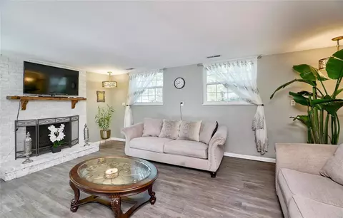 Living - 321 Cherry Hill Dr, Ellisville, MO 63011 photo 6 of 10