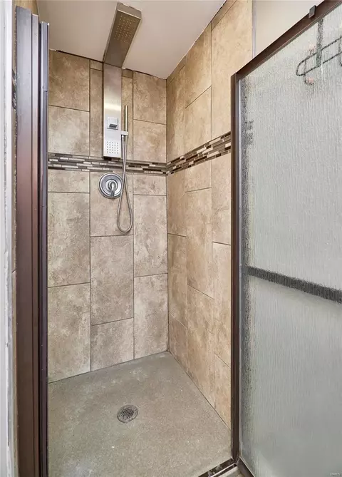 Bath - 321 Cherry Hill Dr, Ellisville, MO 63011 photo 7 of 9