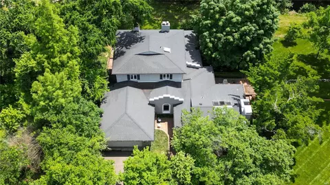 9564 Litzsinger Rd, Ladue, MO 63124