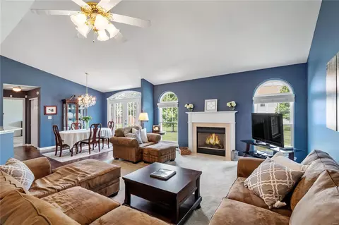 1465 Soaring Eagle Dr, O'fallon, MO 63366 photo 3