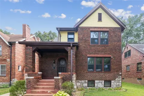 7406 Winchester Dr, Saint Louis, MO 63121