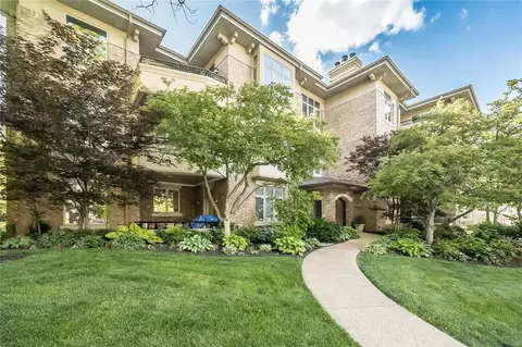 325 N Meramec Ave #25, Clayton, MO 63105