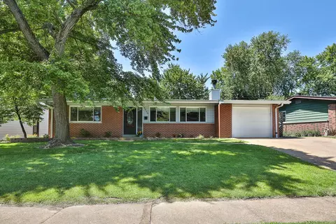 1535 Bay Meadows Dr, Florissant, MO 63033