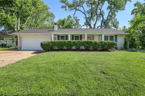 1402 Langholm Dr, Florissant, MO 63031
