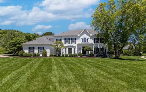 17926 White Robin Ct, Chesterfield, MO 63005