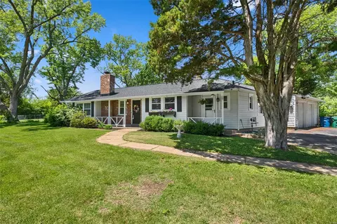 3155 Ringer Rd, Saint Louis, MO 63125