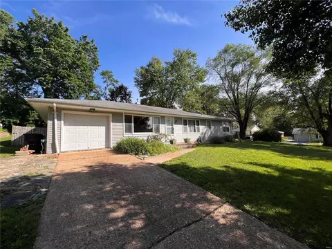 14 Wayne St, Saint Charles, MO 63301