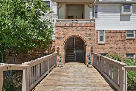 7025 Green Tee Ct #C, Oakville, MO 63129