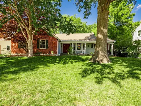 21 Lippizan Rd, Saint Peters, MO 63376