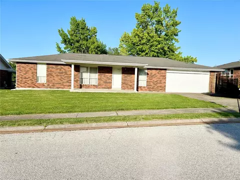3208 Apple Dr, Saint Charles, MO 63301