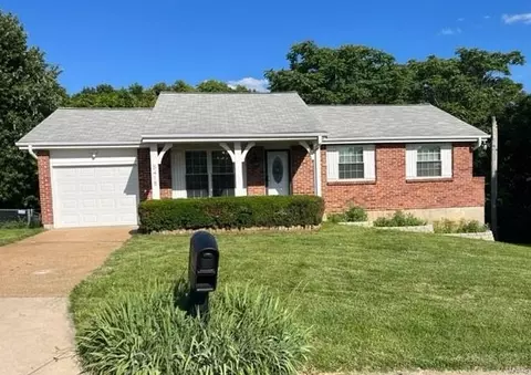 5418 Crestside Ln, Saint Louis, MO 63128