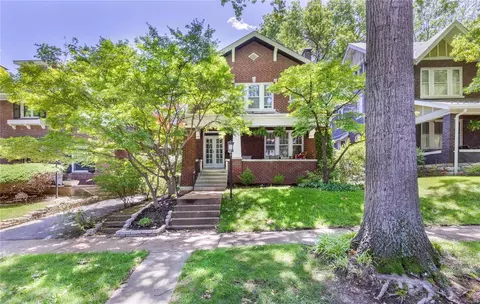 7058 Waterman Ave, Saint Louis, MO 63130