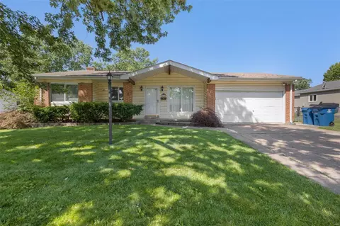 540 Coachway Ln, Hazelwood, MO 63042