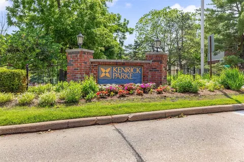 5375 N Kenrick Parke Dr #102, Saint Louis, MO 63119