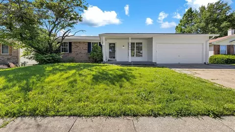 2843 Park New York Dr, Florissant, MO 63031