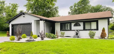 2440 Whitshire Dr, Saint Louis, MO 63129