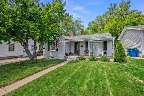 831 Spring Ave, Saint Charles, MO 63301