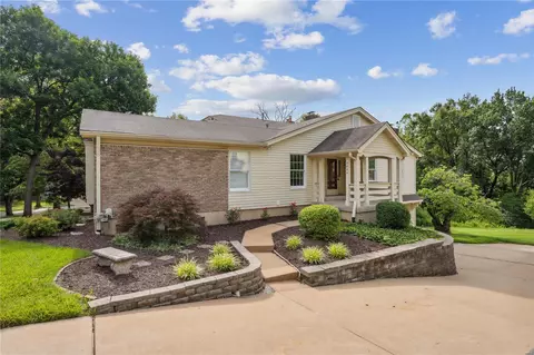 3024 Autumn Shores Dr, Maryland Heights, MO 63043