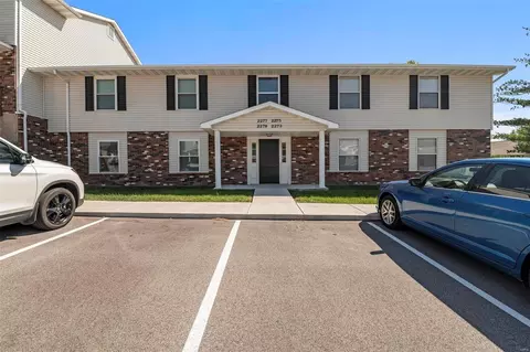2279 Highland Hill Dr #H, Saint Peters, MO 63376