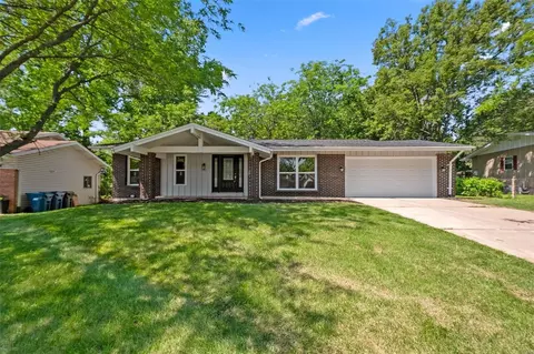 782 Lamplight Ln, Hazelwood, MO 63042