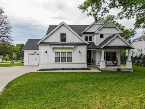 1409 Fairbrook Dr, Saint Louis, MO 63131