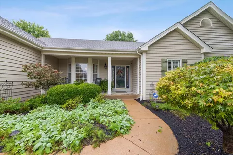 433 Arbor Meadow Ct, Ballwin, MO 63021 photo 2