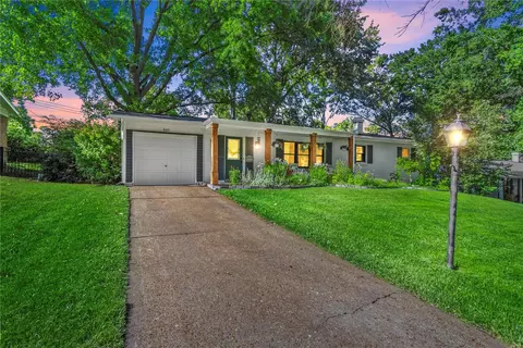 641 Alexandra Dr, Saint Louis, MO 63122