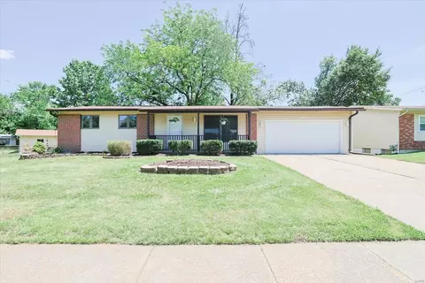 2570 Lawnview Dr, Florissant, MO 63031