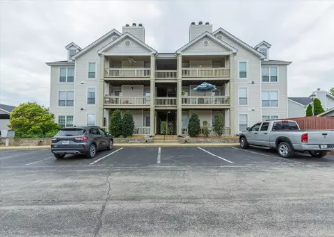 1419 Whispering Creek Dr #F, Ballwin, MO 63021