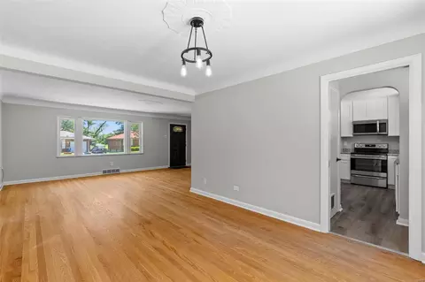 Living - 231 Wooster Dr, Ferguson, MO 63135 photo 7 of 10