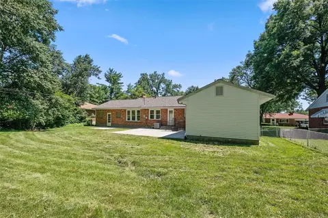 Exterior - 231 Wooster Dr, Ferguson, MO 63135 photo 3 of 7