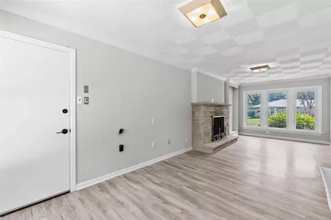Living - 231 Wooster Dr, Ferguson, MO 63135 photo 10 of 10