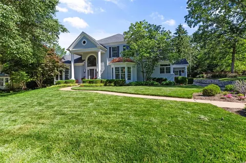 27 Deer Creek Woods, Ladue, MO 63124