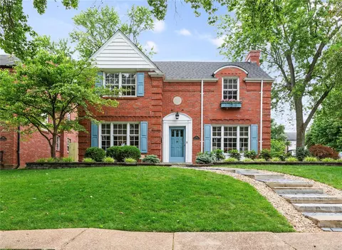 7750 Stanford Ave, University City, MO 63130