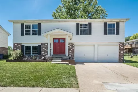 2332 Bensonhurst Dr, Florissant, MO 63031