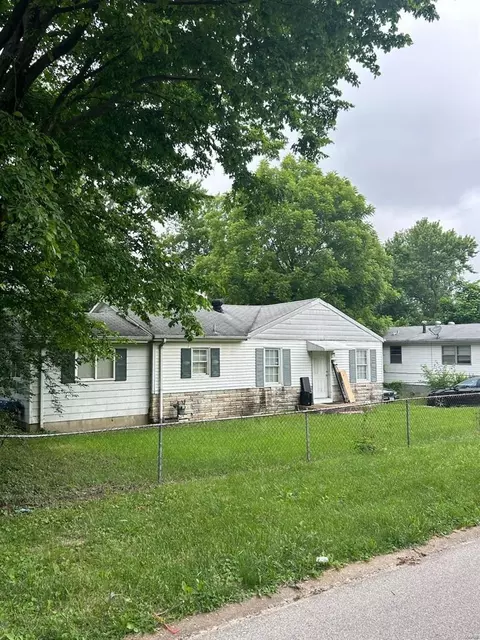 10131 Count Dr, Saint Louis, MO 63136