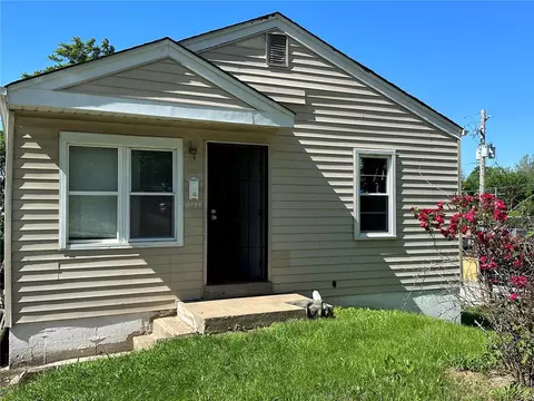 6114 Margaret Ave, Saint Louis, MO 63120