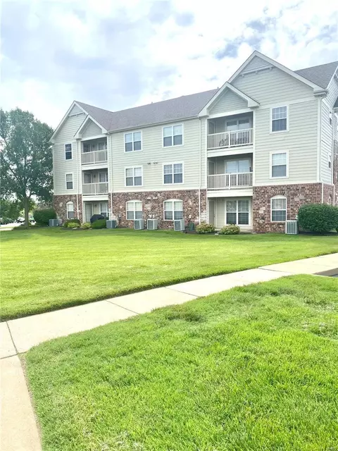 1034 Piedmont Cir, Saint Peters, MO 63376